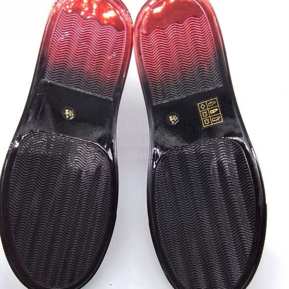 NWOT BADGLEY MISCHKA Black Leather Slip-On Metallic Red Sneaker - Picture 5 of 6